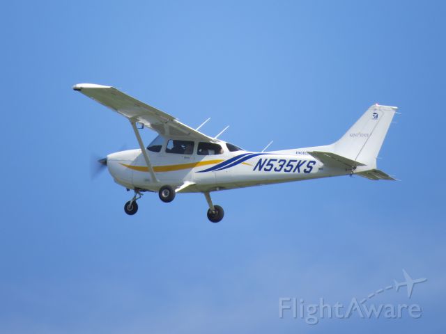 Cessna Skyhawk (N535KS) - 5KS departs KOSU for a SAFECON Navigation Competition.
