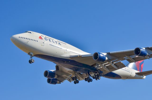Boeing 747-400 (N675NW)