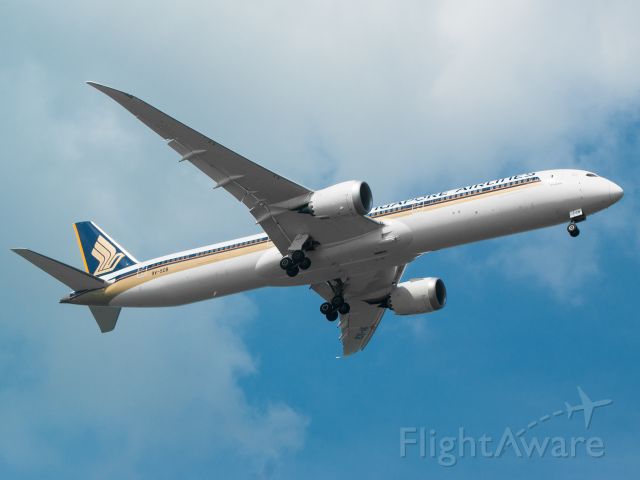 BOEING 787-10 Dreamliner (9V-SCB) - Singapore Airlines second Boeing 787-10 on final for runway 20R