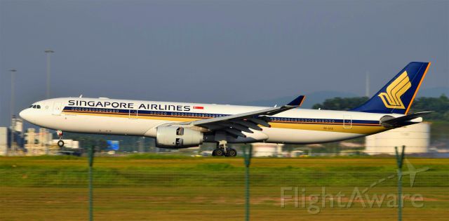Airbus A330-300 (9V-STZ) - Singapore Airlines SQ116 Landed on runway 32L.
