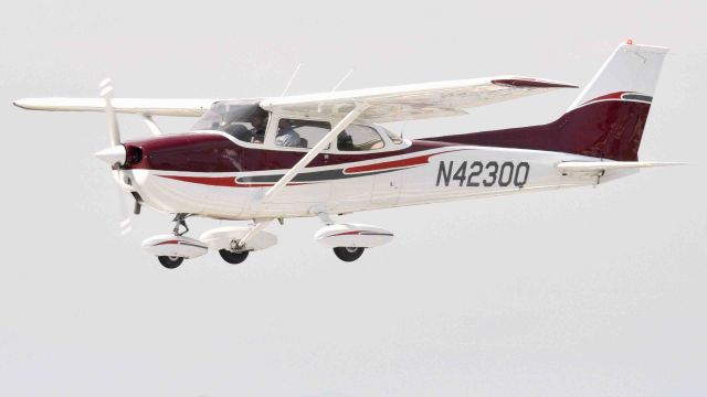 Cessna Skyhawk (N4230Q) - Brian undergoing flight training at the Merced Regional Airport