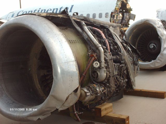 Boeing 737-700 (N18611) - Hot CFM.... this one is the #2 engine, it was on fire on takeoff roll.
