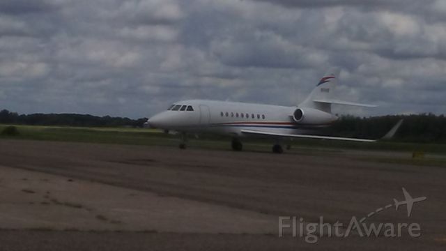 Dassault Falcon 2000 (N1HS) - N1HS COMING TO ITS HANGER.