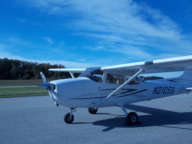 Cessna Skyhawk (N21056) - N21056 with a Garmin G1000 in Chester County PA.