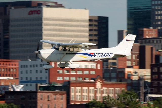 Cessna Skyhawk (N734PE)