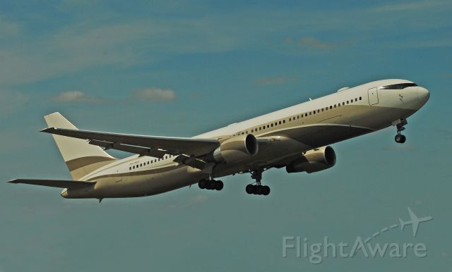 BOEING 767-300 (P4-MES)