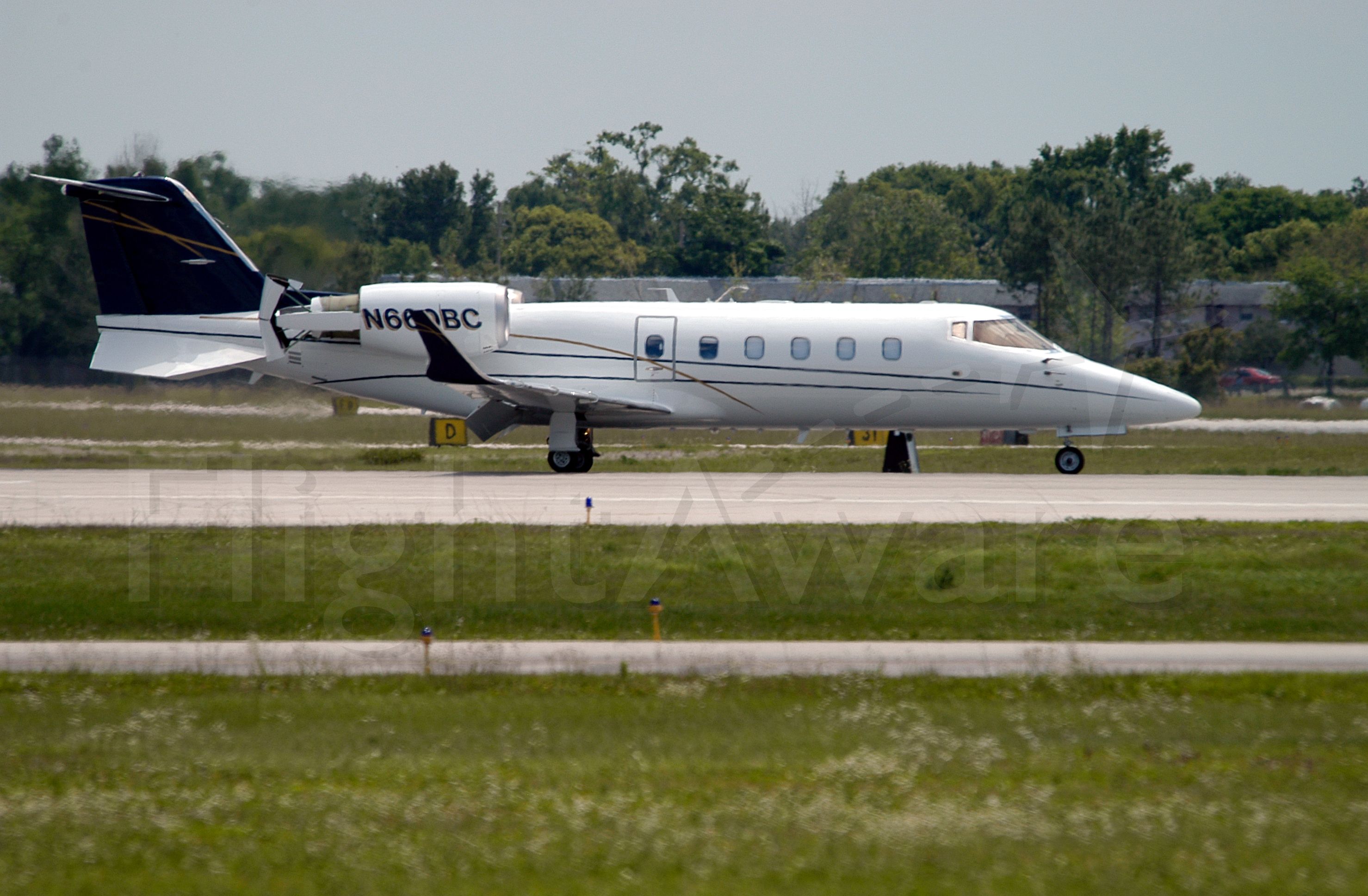 Learjet 60 (N660BC) - Landing at Opalocka , Miami Florida.