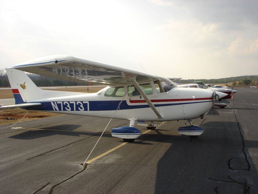Cessna Skyhawk (N73737)