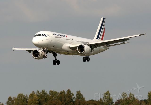 Airbus A320 (F-GHQJ) - Airbus A320-211, Brest-Guipavas Airport (LFRB-BES)