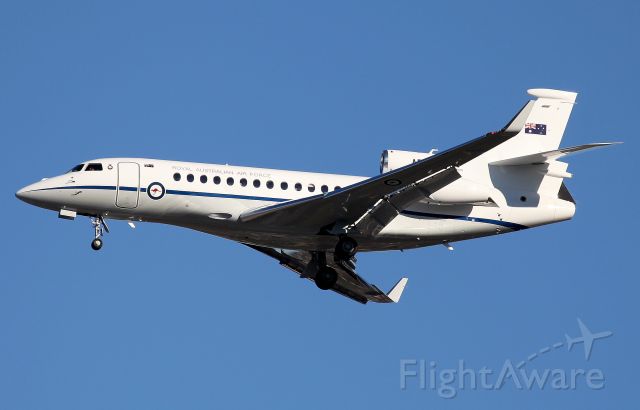 Dassault Falcon 7X (A56001) - First of 3 for the R.A.A.F Short Final to Rwy 16R.Replacing 3 CL-604s.Prior to the Challengers,Canberra based 34 sqd flew Falcon 900s!