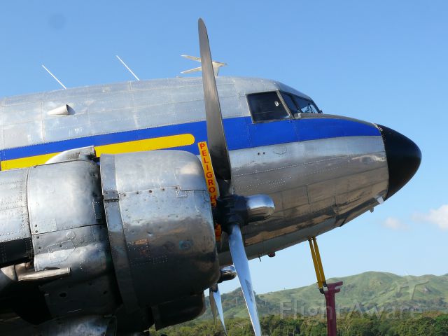 Douglas DC-3 (HR-ALU)