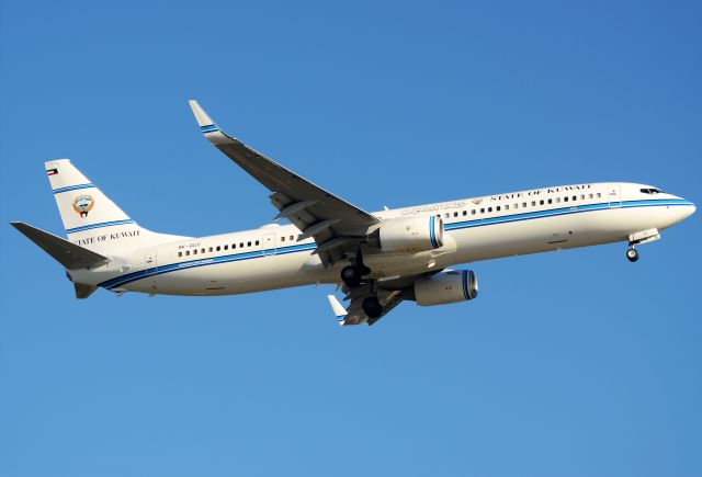 Boeing 737-900 (9K-GCC) - State of Kuwait visiting on runway 22R
