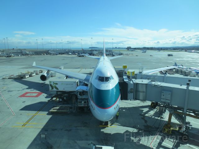 Boeing 747-400 (B-HUG) - Looking down on CX879, at gate 3 at SFO.