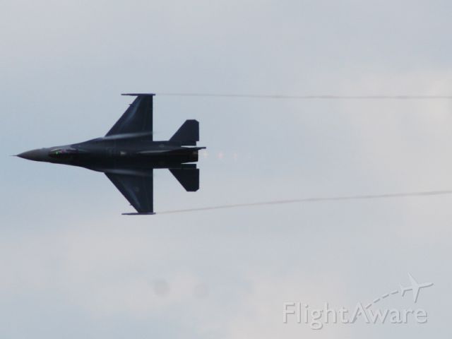 Lockheed F-16 Fighting Falcon — - Viper demo team. 2010 Chippewa Valley Air Show. Sorry, can't remember the demo squad.