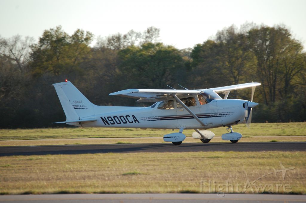 Cessna Skyhawk (N900CA)