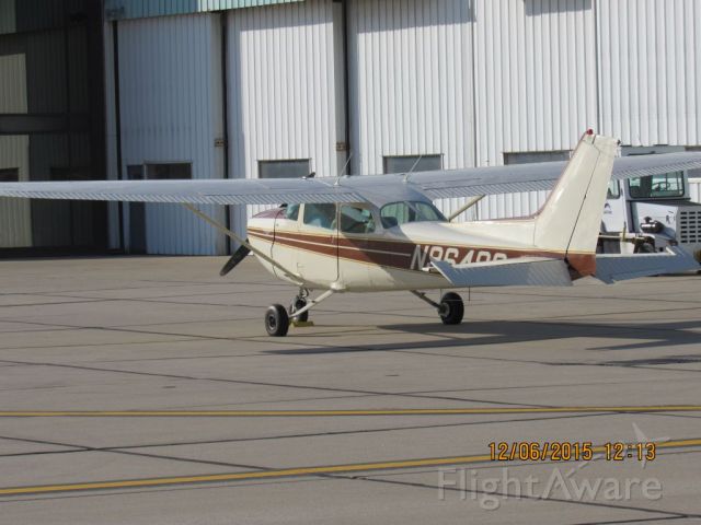 Cessna Skyhawk (N9648Q) - Rickie Traeger took this photo while planespotting at the Rockford Airport (KRFD) on December 6th 2015