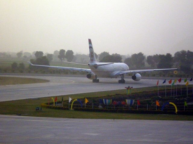 Airbus A330-300 (A6-ETO)