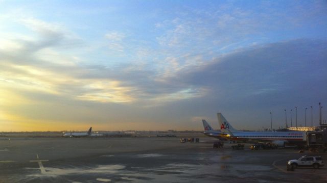BOEING 767-300 — - Gorgeous sunrise picture from terminal 3 at Ohare airport