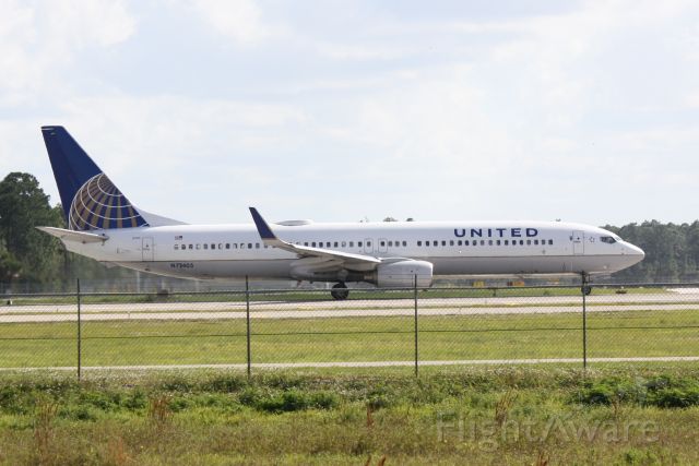 Boeing 737-900 (N72405) - United Flight 437 (N72405) departs Southwest Florida International enroute to Chicago-OHare International Airport