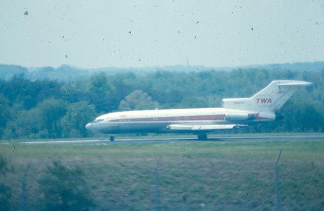 Boeing 727-100 (N855TN) - TWA 727 near start of take-off run on runway 15R at KBWI