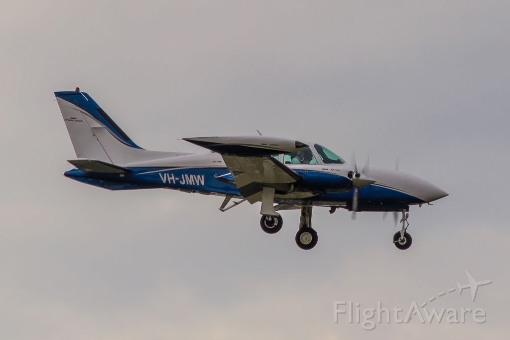 Cessna 310 (VH-JMW)