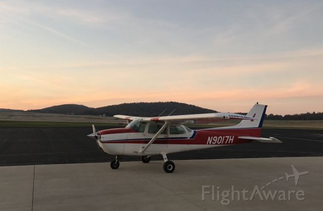 Cessna Skyhawk (N9017H)