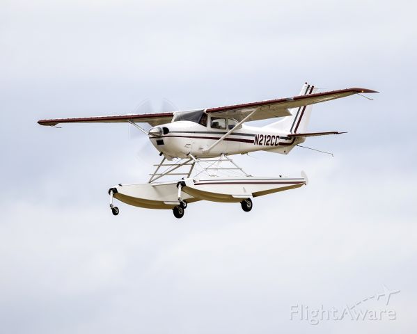 Cessna Skylane (N212CC) - Landing at Arlington, WA