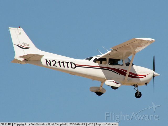 Cessna Skyhawk (N211TD)