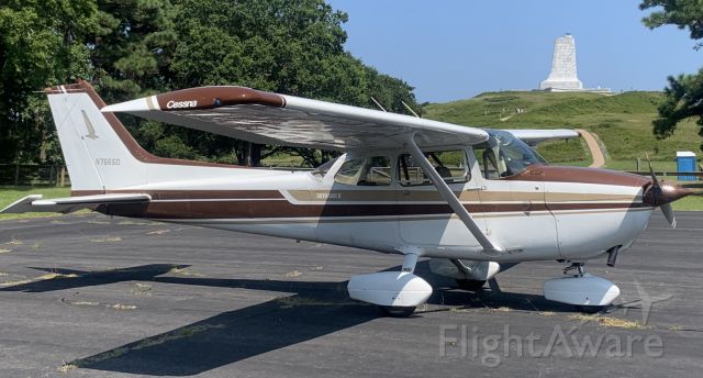 Cessna Skyhawk (N7565D) - First Flight Airport, NC.
