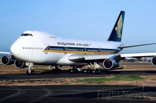 Boeing 747-200 (9V-SQR) - SINGAPORE AIRLINES - BOEING 747-212B - REG : 9V-SQR (CN 21943/475) - KINSFORD SMITH INTERNATIONAL AIRPORT SYDNEY NSW. AUSTRALIA - YSSY 28/6/1988