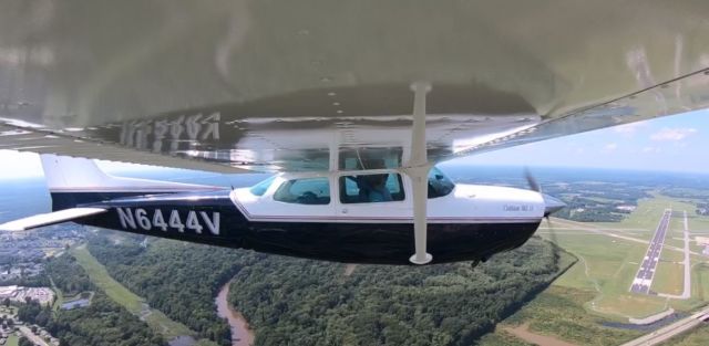 Cessna Skyhawk (N6444V)