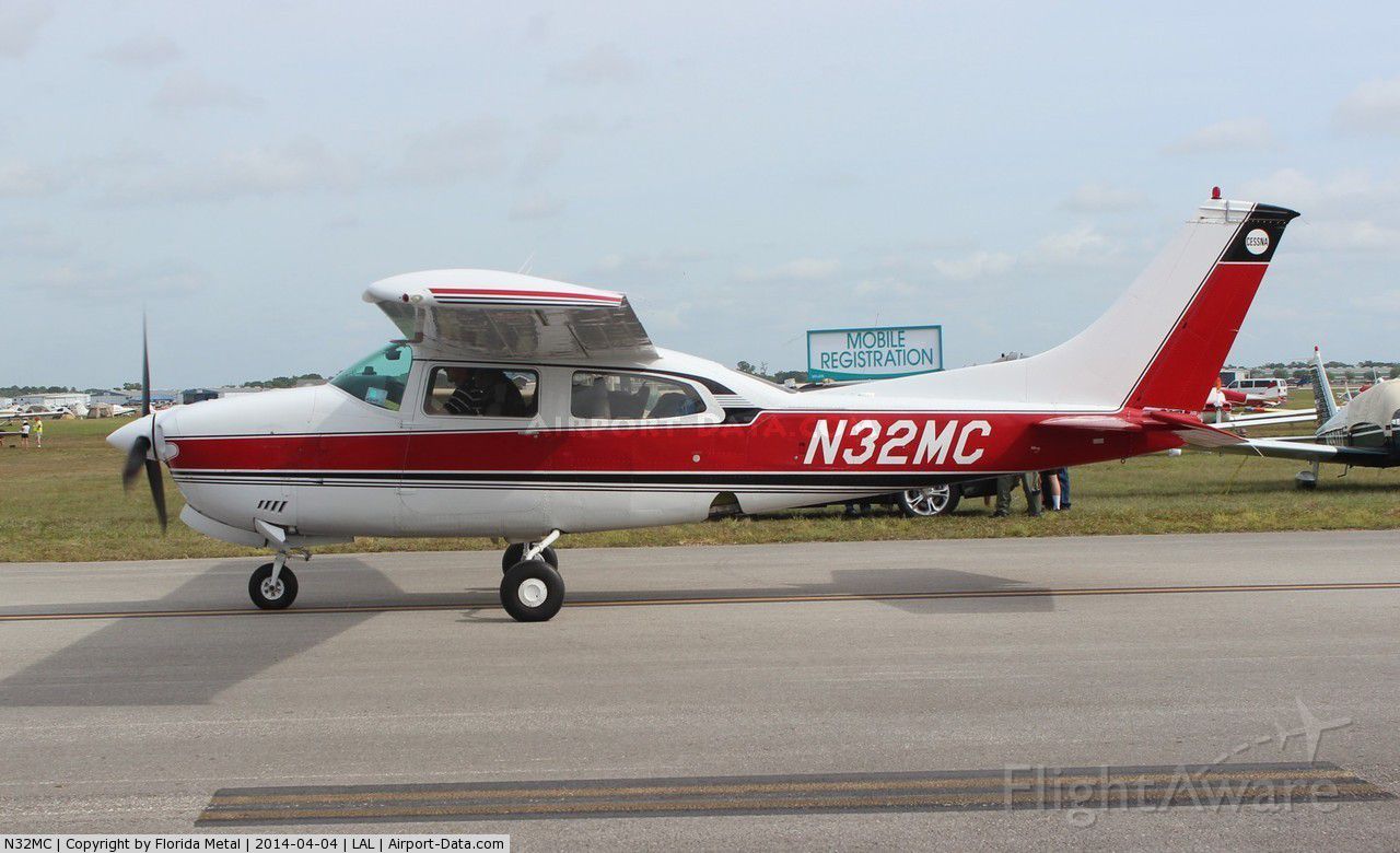 Cessna T210 Turbo Centurion (N32MC)