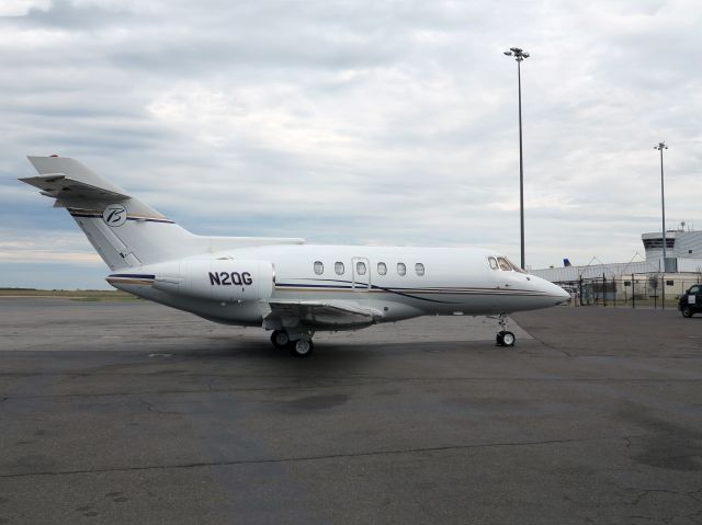 Raytheon Hawker 800 (N2QG) - A very good business jet with a stand up cabin.