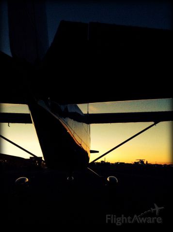 Cessna Skyhawk (N9877T) - Sunset at KOXR