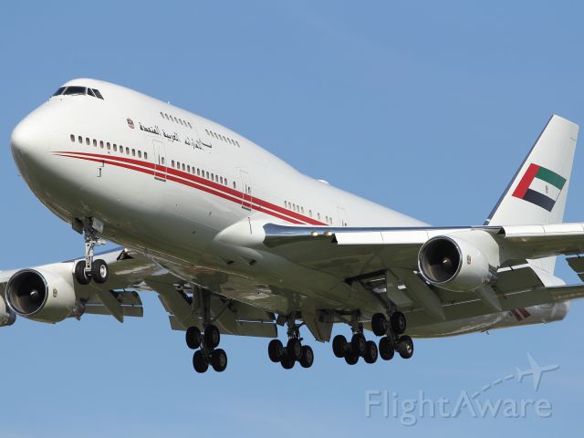 Boeing 747-200 (A6-HRM) - The only other B747 that could lay claim to be more shiny is Air Force One!