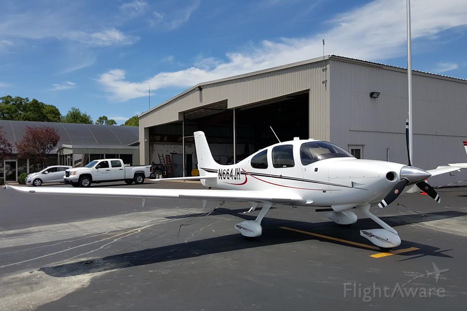 Cirrus SR-20 (N664JH) - Beverly Flight Centers 2015 Cirrus SR20. BFC is a Factory Authorized Cirrus Training Center!!