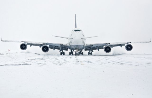 Boeing 747-400 (D-ABVU) - Winter Ops
