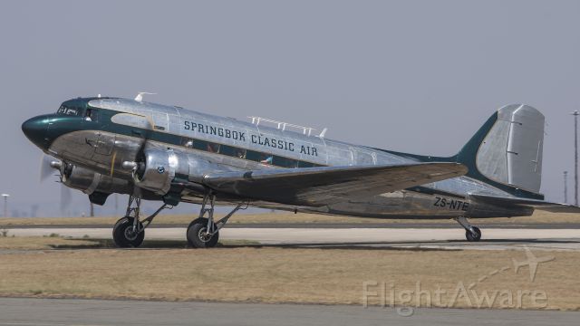 Douglas DC-3 (ZS-NTE)