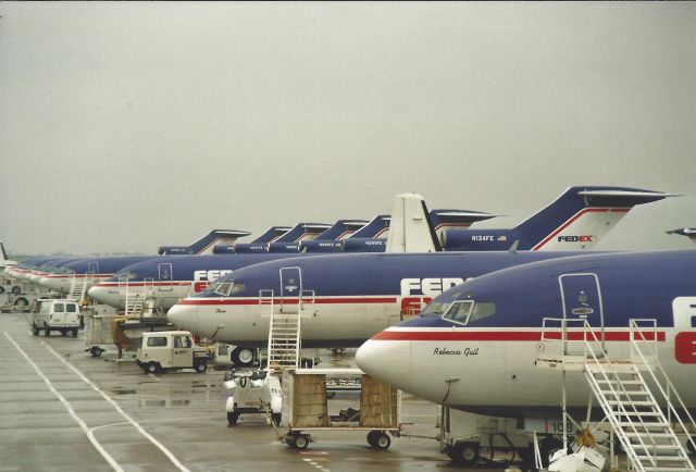 Boeing 727-100 (N108FE)