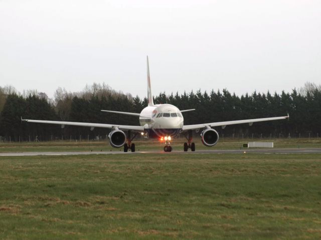 Airbus A318 (G-EUNA)