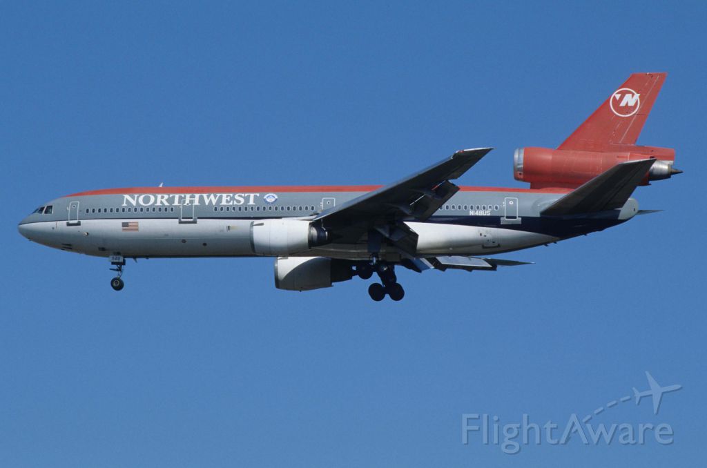 McDonnell Douglas DC-10 (N148US) - Final Approach to Narita Intl Airport Rwy34L on 1993/10/11