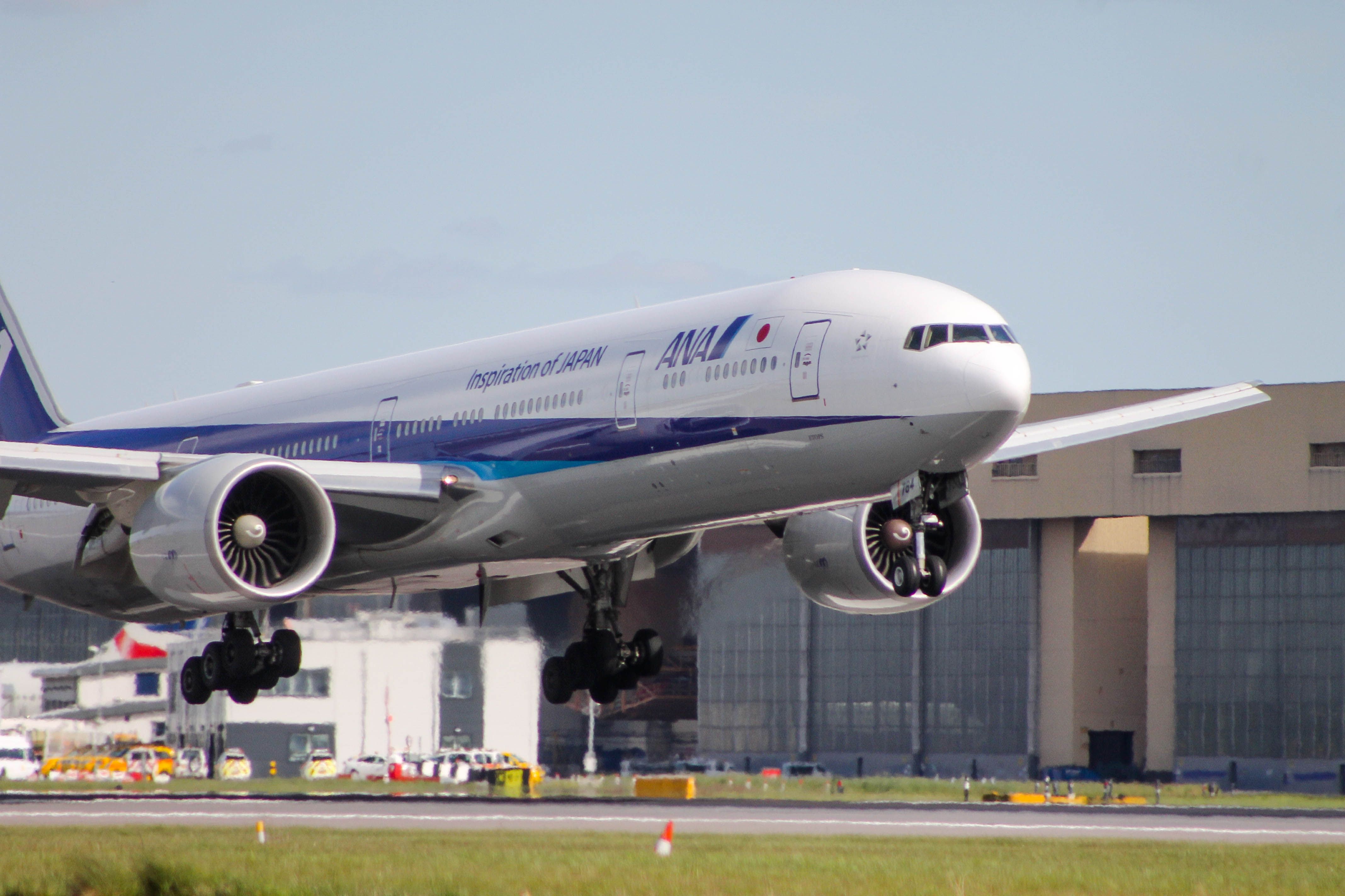 Boeing 777-200 — - Flaring for runway 27R-Is a shame this spot is now not here, 