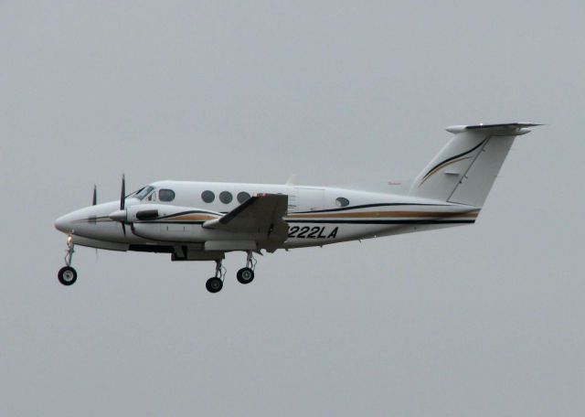 Beechcraft Super King Air 200 (N222LA) - Landing at Shreveport Regional.
