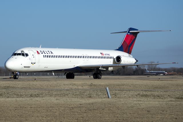 McDonnell Douglas DC-9-50 (N779NC) - As the days dwindled for the DC-9's, 779 became a regular visitor to LIT. January 2014