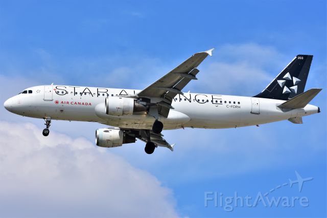 Airbus A320 (C-FDRH) - Air Canada (Star Alliance Livery) Airbus A320-211 arriving at YYC on May 26.