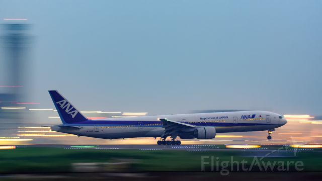 BOEING 777-300 (JA752A)