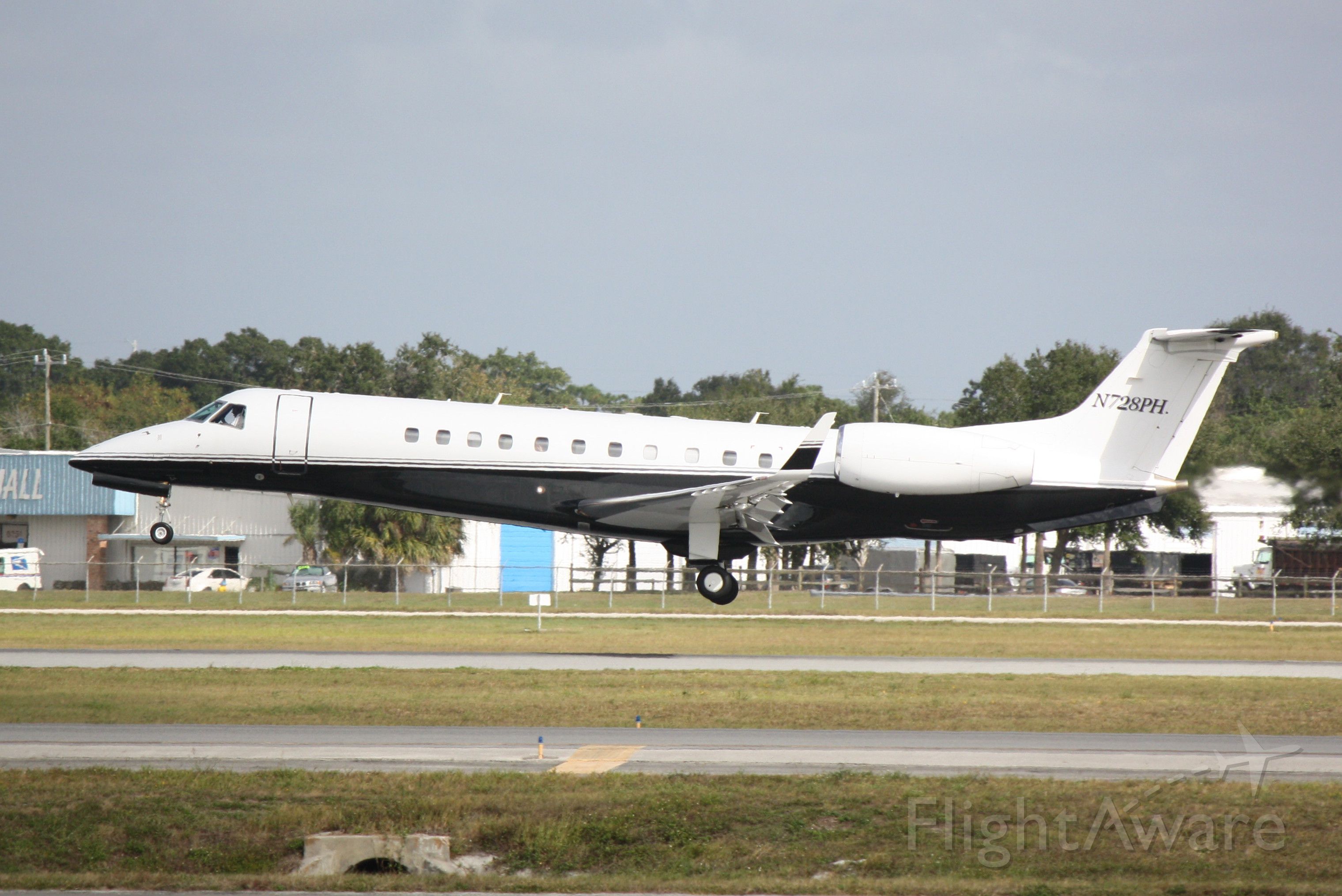 Embraer ERJ-135 (N728PH) - Embraer 135 (N728PH) arrives at Sarasota-Bradenton International Airport following a flight from Westchester County Airport