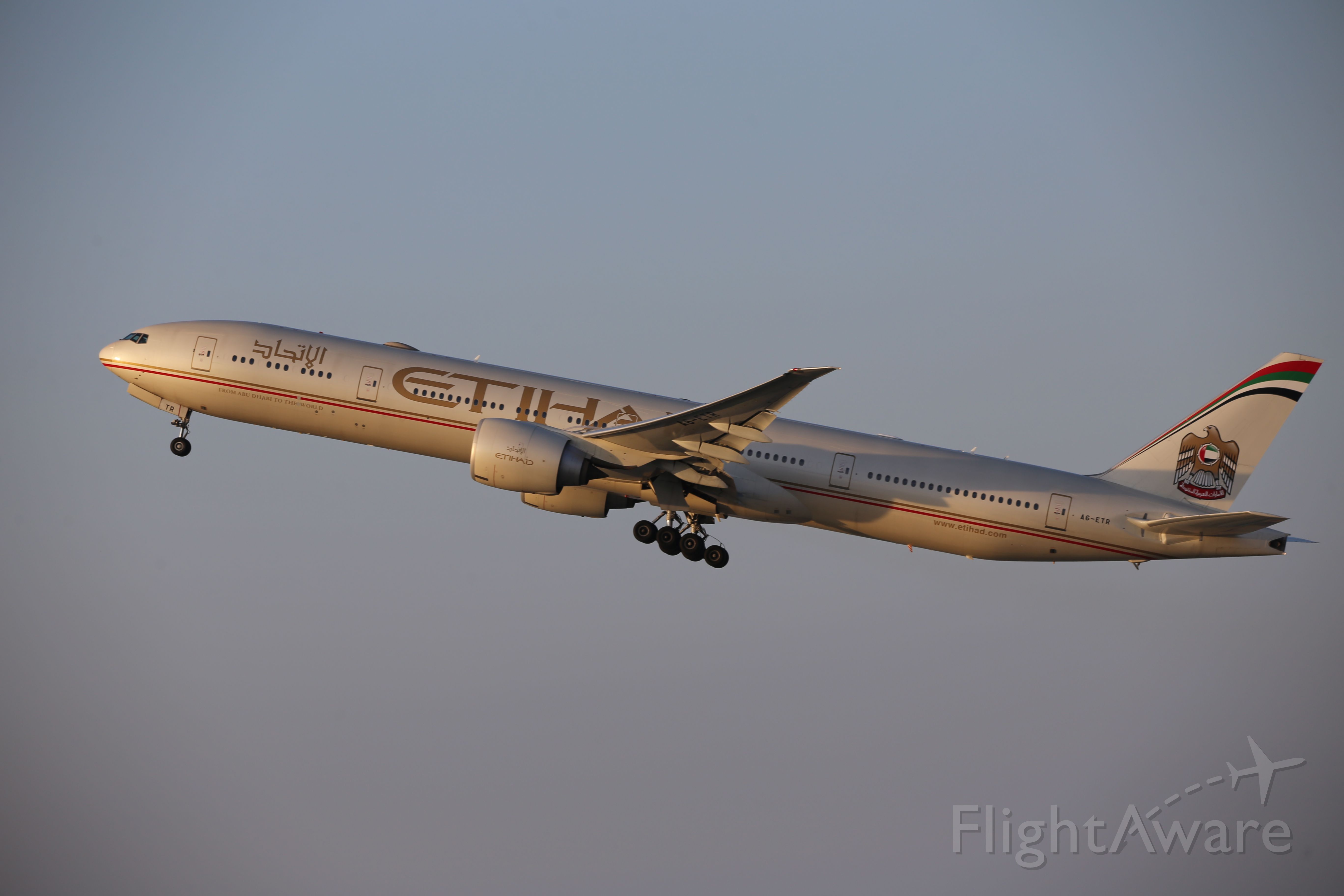 BOEING 777-300ER (A6-ETR)