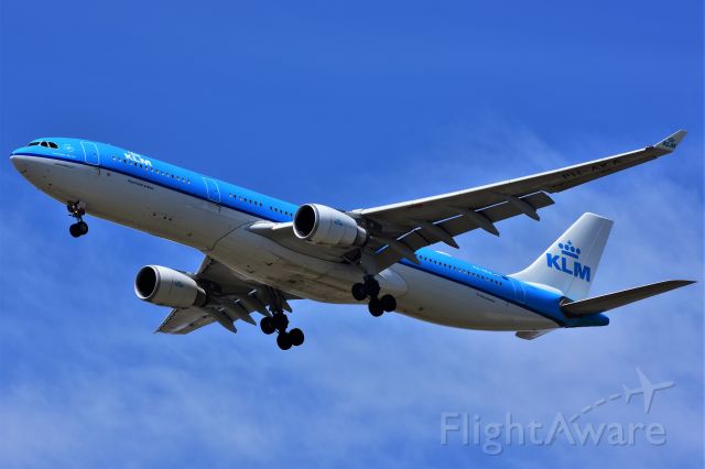 Airbus A330-300 (PH-AKA) - KLM Airbus A330-303 arriving at YYC on May 11.
