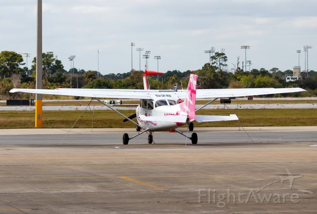Cessna Skyhawk (N957TC)